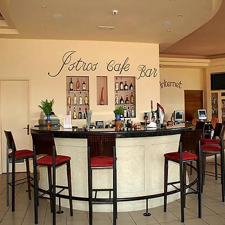 玛蒂娜佩克斯公寓酒店 公寓式酒店 Pefki