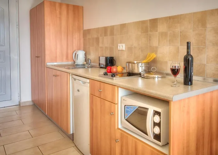 Matina Pefkos Apartahotel 3*