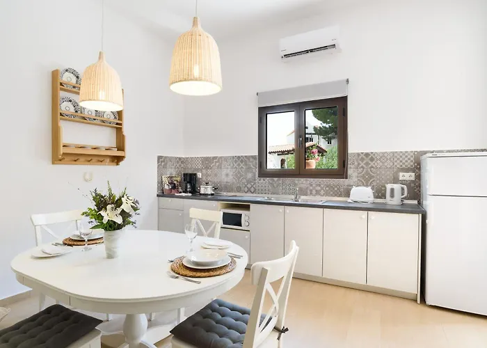 Matina Pefkos Apartahotel