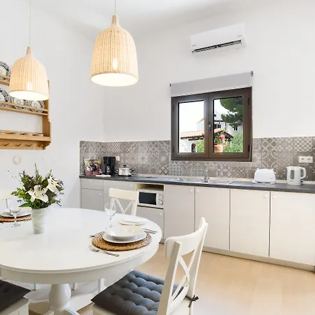 Matina Pefkos شقة فندقية