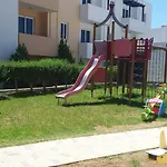 Ξενοδοχείο με διαμερίσματα Matina Pefkos