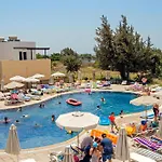 Ξενοδοχείο με διαμερίσματα Matina Pefkos